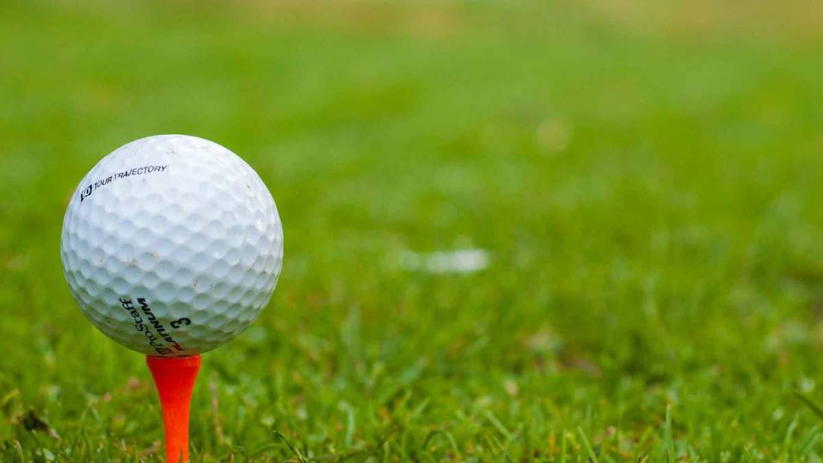 Golf on the tee
